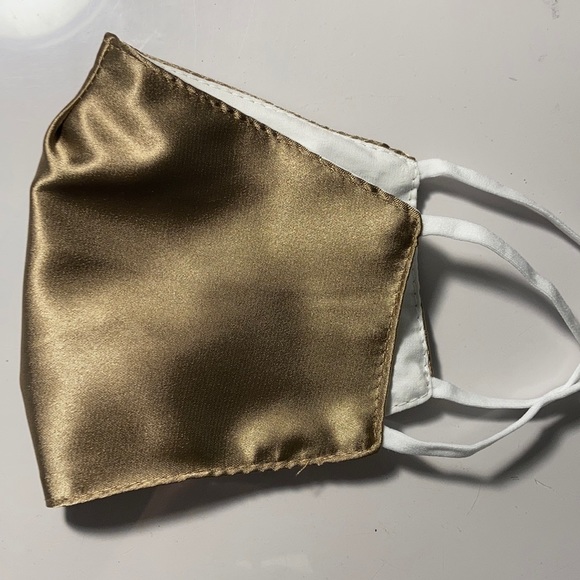Gold silk face mask - Picture 1 of 2